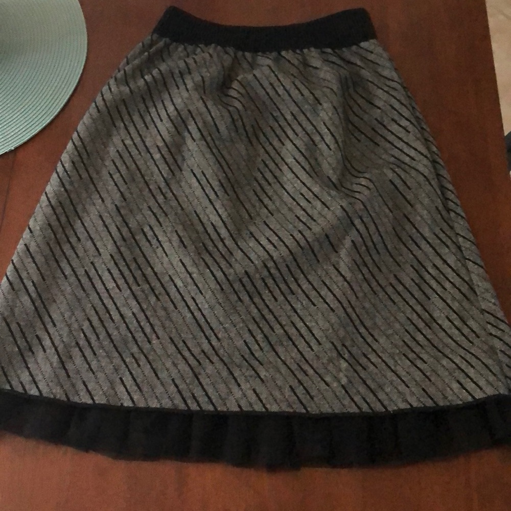 Skirt with tule organza detail edging